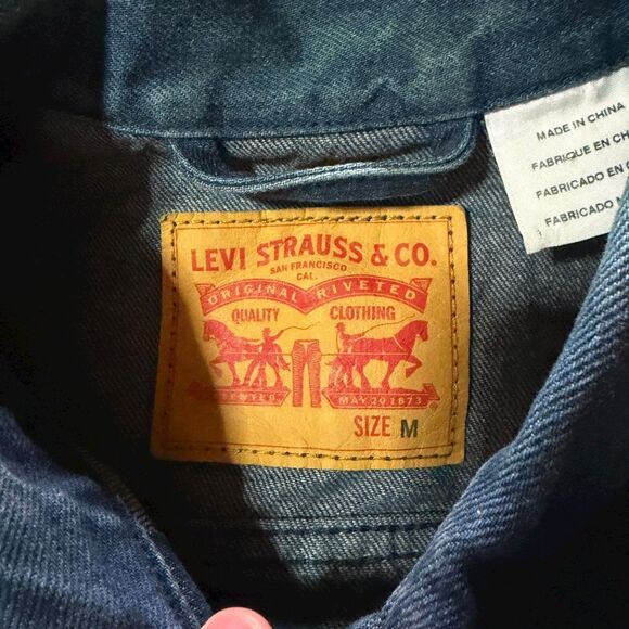 Levi’s Denim Vest Size M Men’s Blue Sleeveless Button Front Trucker Jean Jacket - Picture 8 of 11